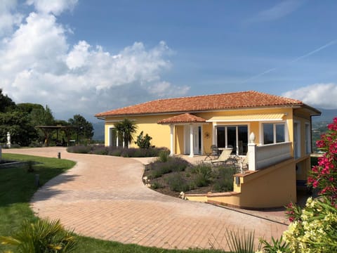 Facade/entrance, Day, Summer, Garden, Balcony/Terrace, On site