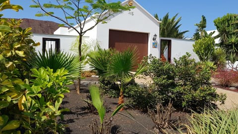 Property building, Facade/entrance, Spring, Day, View (from property/room), On site, Street view