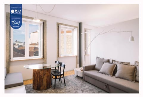 TV and multimedia, Coffee/tea facilities, View (from property/room), Kitchen or kitchenette, Living room, Photo of the whole room, Decorative detail, Seating area, Dining area, City view, Landmark view, Street view, Area and facilities