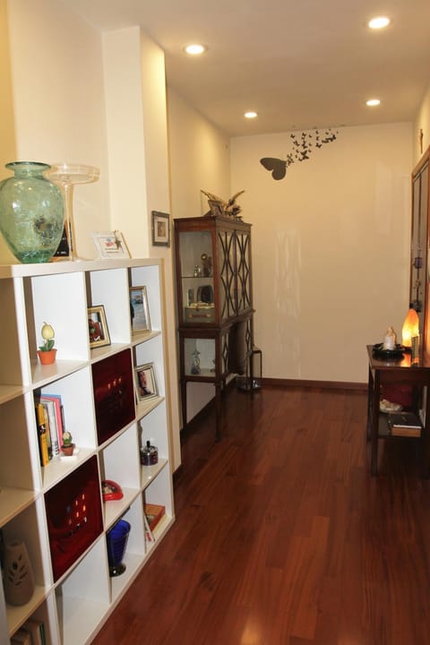 Facade/entrance, Library