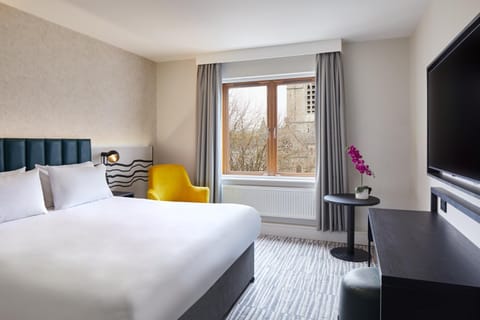 Bed, TV and multimedia, View (from property/room), Bedroom