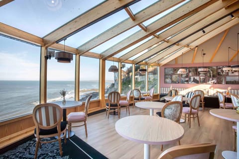 Restaurant/places to eat, Sea view