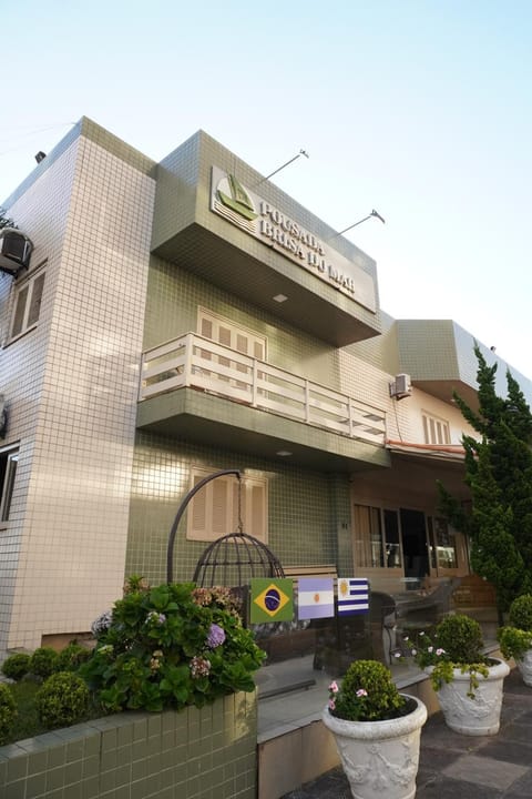 Property building, Day, Balcony/Terrace