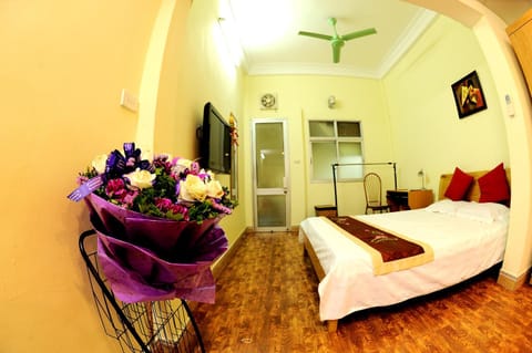 Photo of the whole room, Decorative detail