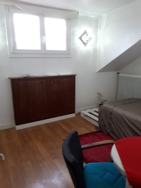 NDP Family (Ndong Du Pierrier) Bed and Breakfast in Île-de-France