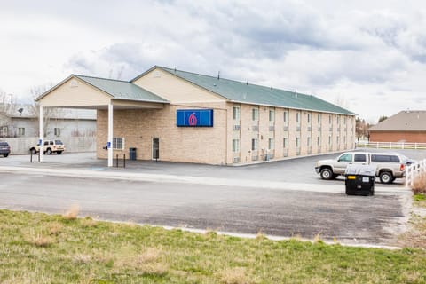 Property building, Nearby landmark, Location