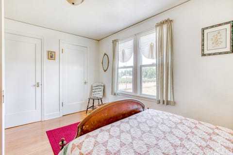 The Farm House House in Willamette Valley