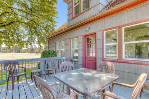 The Farm House House in Willamette Valley