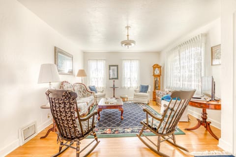 The Farm House House in Willamette Valley