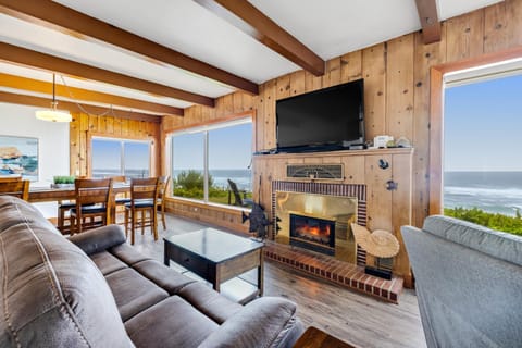 Sea Castle BeachFront Getaway House in Gleneden Beach