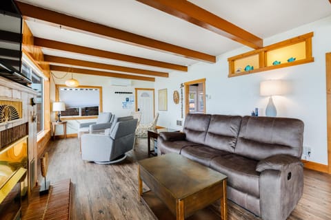 Sea Castle BeachFront Getaway House in Gleneden Beach