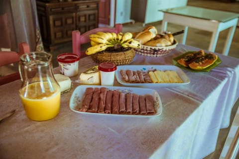 Food and drinks, Dining area, Breakfast, Continental breakfast, Buffet breakfast