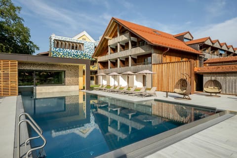 Property building, Day, Pool view, Swimming pool