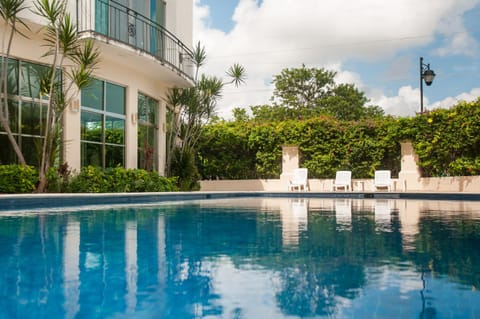 Swimming pool