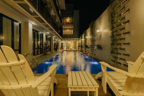 Swimming pool, Swimming pool