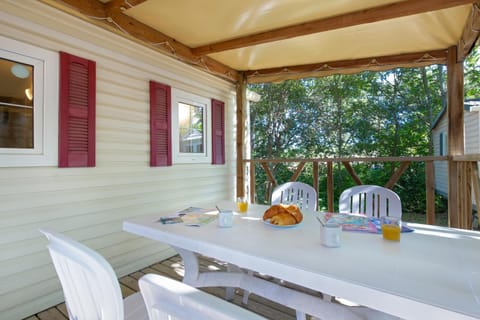 Camping La Pinède Campground/ 
RV Resort in Gréoux-les-Bains