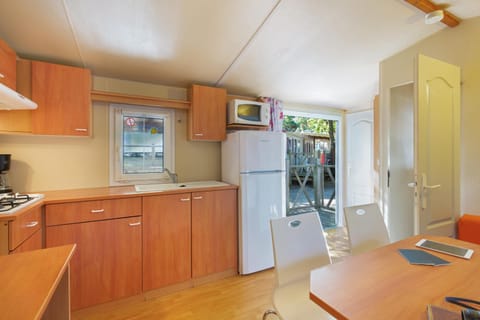 Camping La Pinède Campground/ 
RV Resort in Gréoux-les-Bains