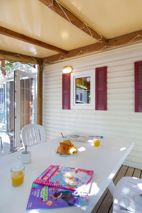 Camping La Pinède Campground/ 
RV Resort in Gréoux-les-Bains