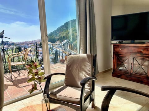 TV and multimedia, Balcony/Terrace, Living room, Seating area, Mountain view, Sea view