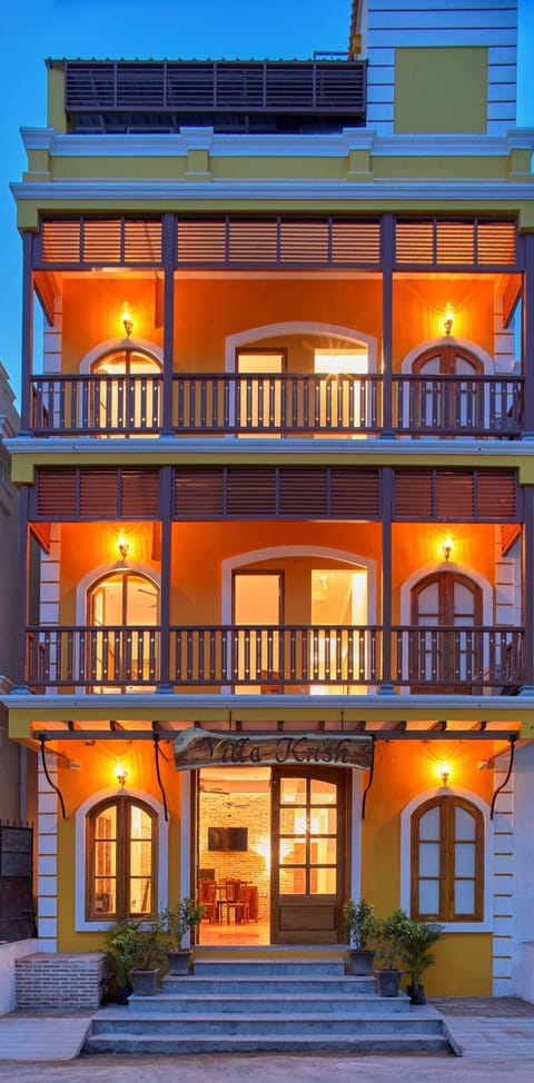 Facade/entrance