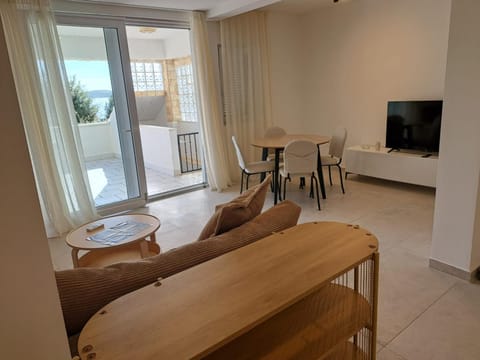 Seafront Suites Maja Apartment in Vis
