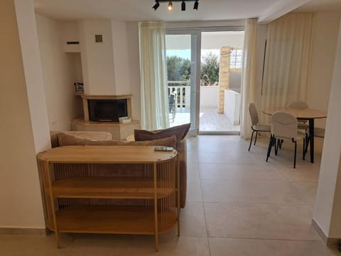 Seafront Suites Maja Apartment in Vis