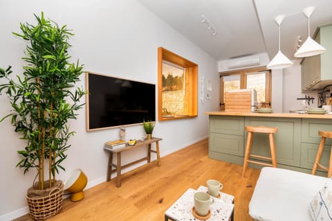 Kitchen or kitchenette, Living room