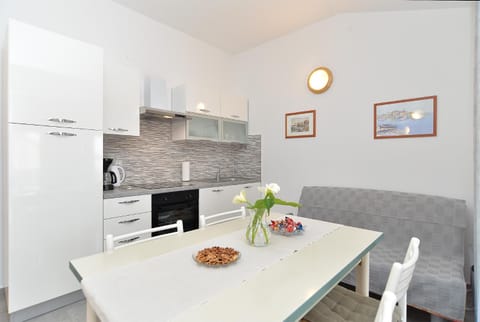 Apartments Mira 1293 Apartment in Fažana