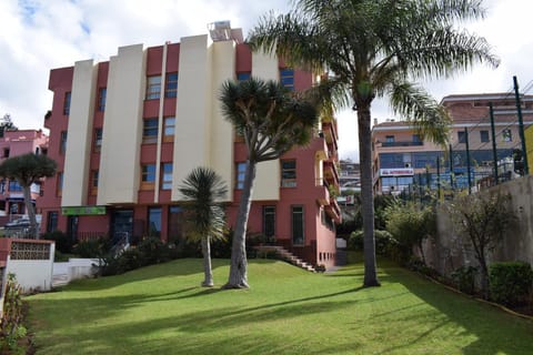 Property building, Facade/entrance, Garden