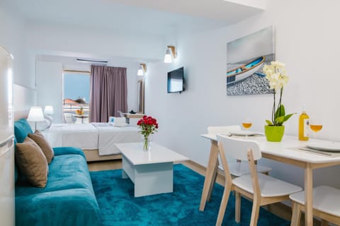 Bed, TV and multimedia, Living room, Dining area, Bedroom