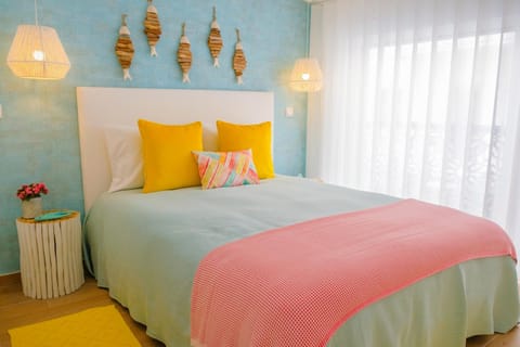 Bed, Photo of the whole room, Decorative detail, Bedroom
