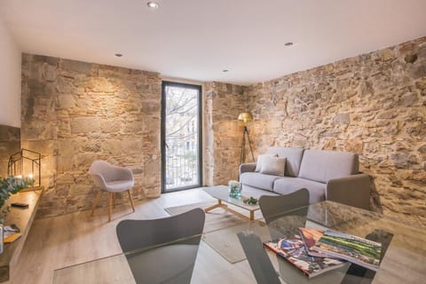 Property building, Balcony/Terrace, Living room, Seating area, Dining area