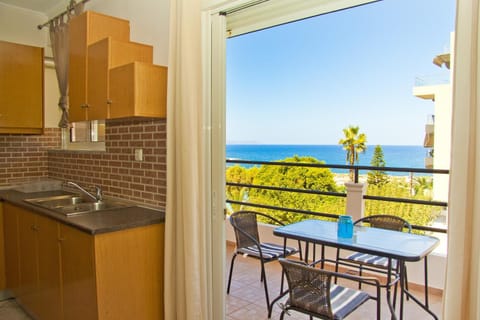 Kitchen or kitchenette, Sea view