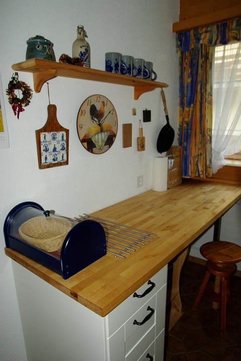 Kitchen or kitchenette, Photo of the whole room, Decorative detail