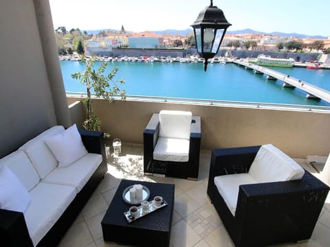 Balcony/Terrace, City view, Landmark view, Sea view, Street view, Sunrise, Sunset