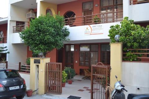 Facade/entrance