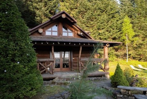 Property building, Spring, Day, Natural landscape, Garden, Area and facilities