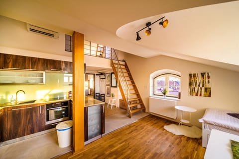Living room, Seating area, Evening entertainment, Entertainment, Family