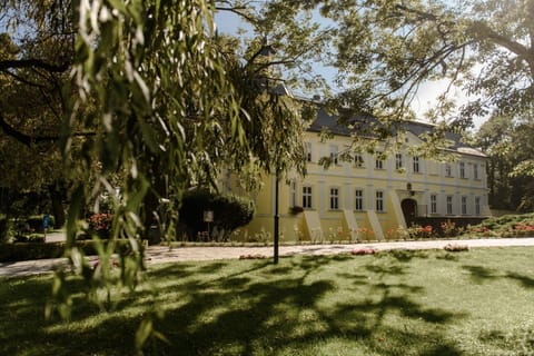Property building, Spring, Day, Natural landscape, Garden