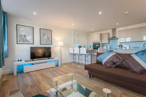 TV and multimedia, Kitchen or kitchenette, Living room, Dining area