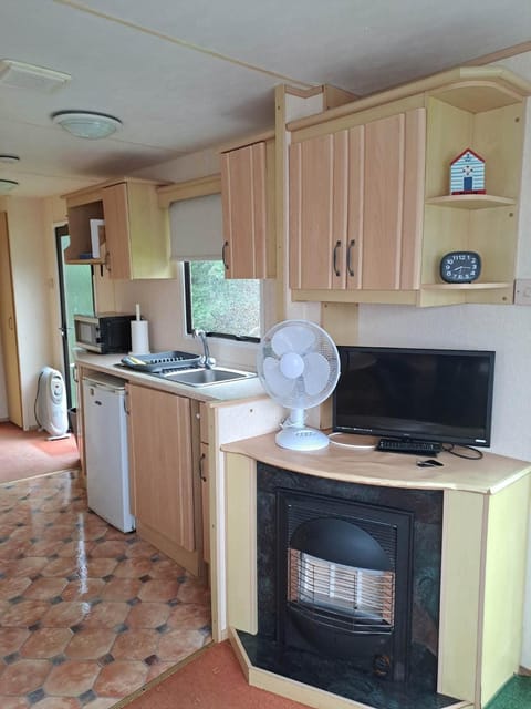 Cosy Caravan at Blackmoor Farm Campground/
RV Resort in Amroth