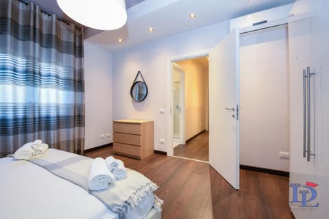 Bedroom, air conditioner