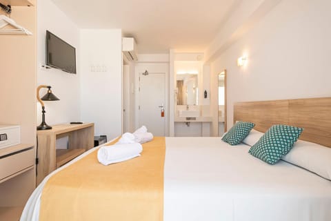 TV and multimedia, Balcony/Terrace, Photo of the whole room, Bedroom, hair dryier, safe, towels, wardrobe, air conditioner