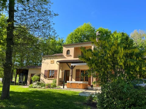 Property building, Spring, Garden, Garden view