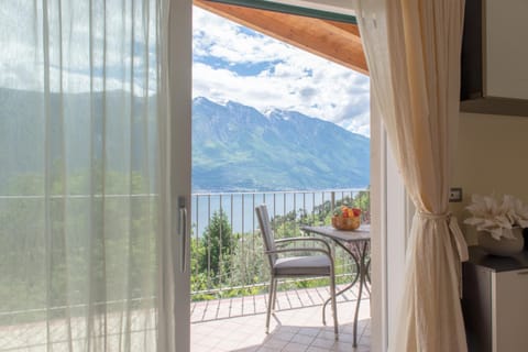 Property building, Balcony/Terrace, Lake view