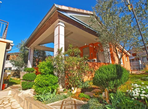 Property building, Day