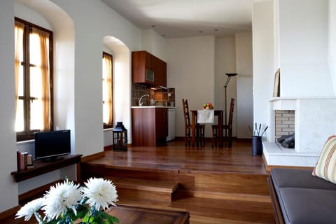 TV and multimedia, Kitchen or kitchenette, Seating area, Dining area