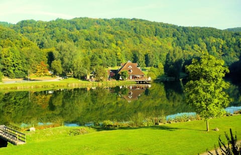Restaurant/places to eat, Restaurant/places to eat, Day, Neighbourhood, Natural landscape, Summer, Children play ground, Garden, Canoeing, Hiking, Cycling, Autumn, On site, Garden view, Sports, Location