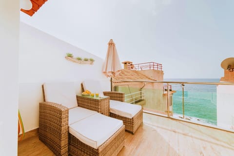 Property building, BBQ facilities, Balcony/Terrace, Sea view