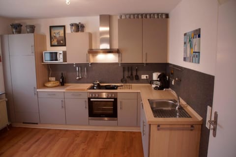 Kitchen or kitchenette, Food and drinks